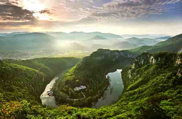 一个男的有很多女的闺蜜